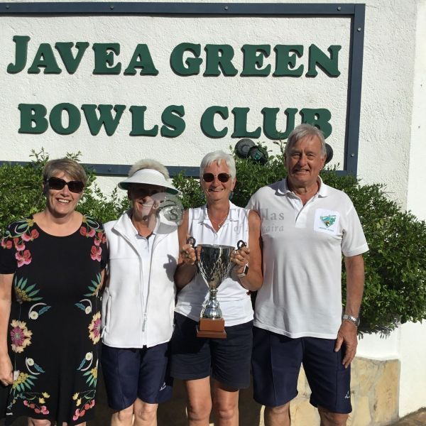​Select Villas soutient le sport local avec le concours de triplettes à Javea Bowling Green